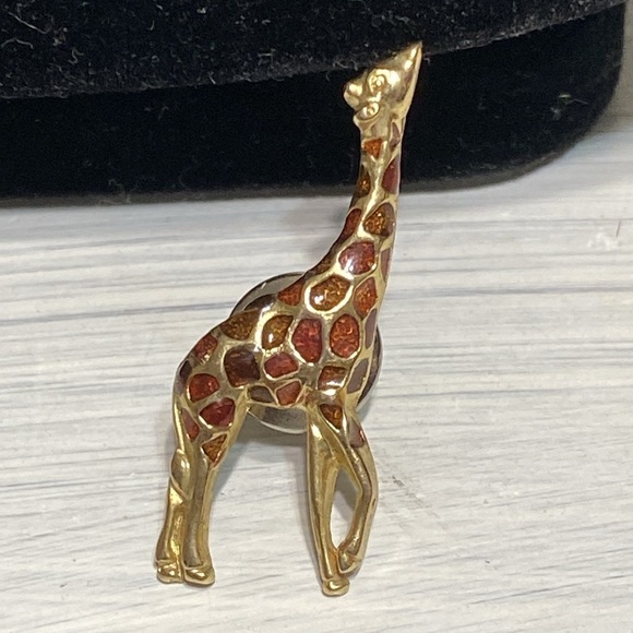 Cute Vintage gold & brown enamel giraffe tie pin brooch - Picture 1 of 10